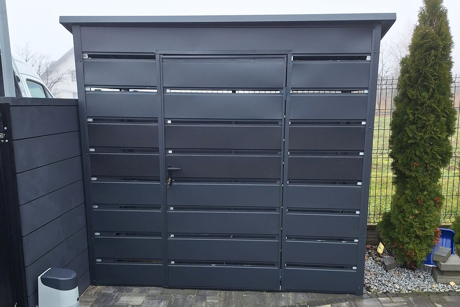 10-15 Wiata śmietnikowa, stabilna konstrukcja na kosze śmietnikowe które już nie muszą stać na widoku.