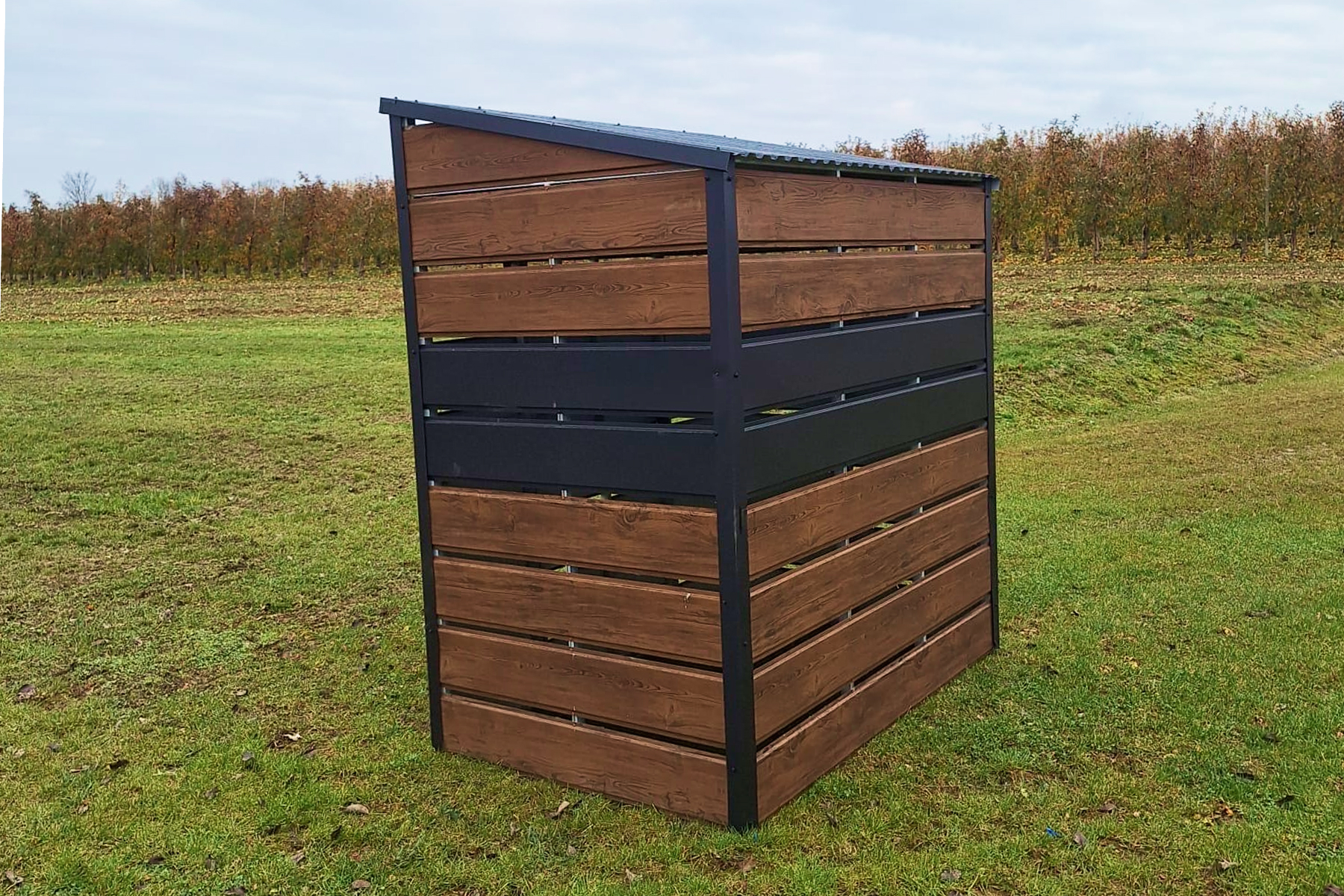 garaze Realizacja garażu blaszanego – trwała konstrukcja na podjeździe domu