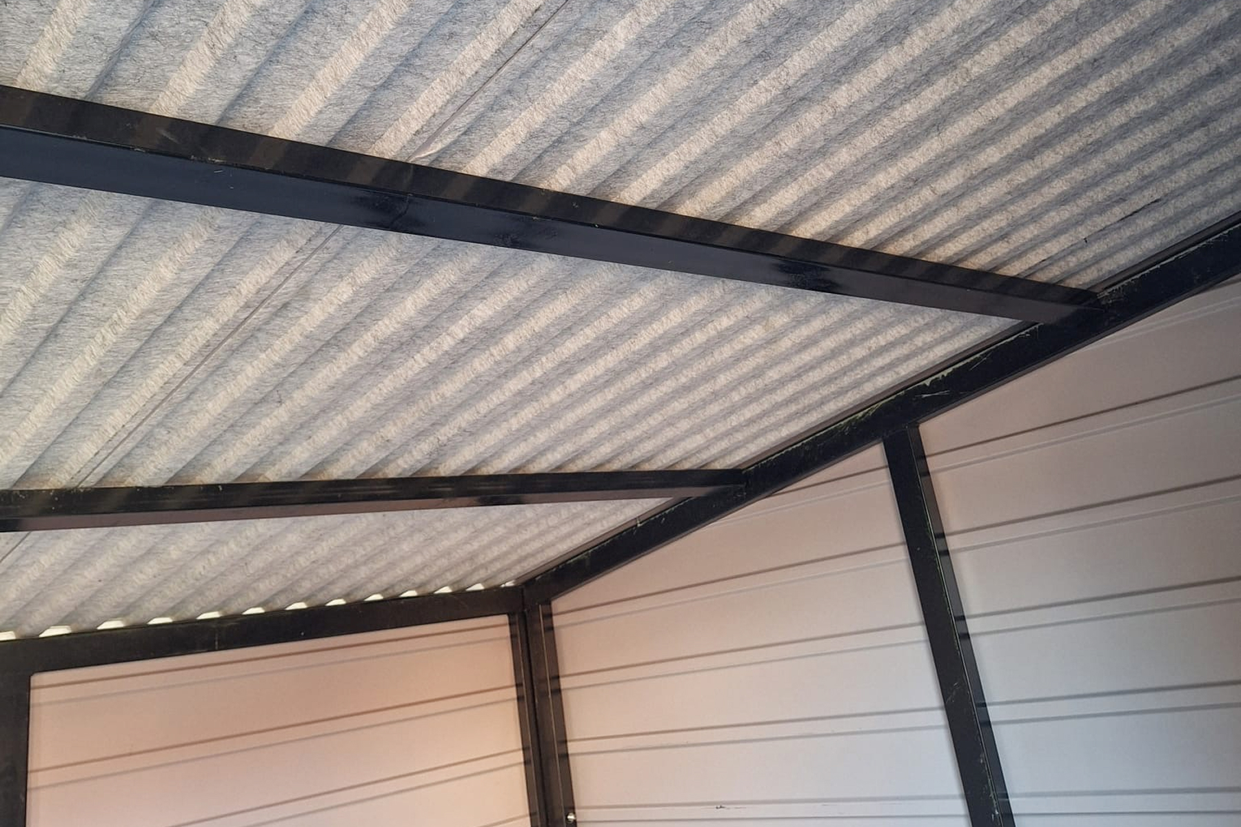 10-22 Przykład blachy w garazu blaszanym.